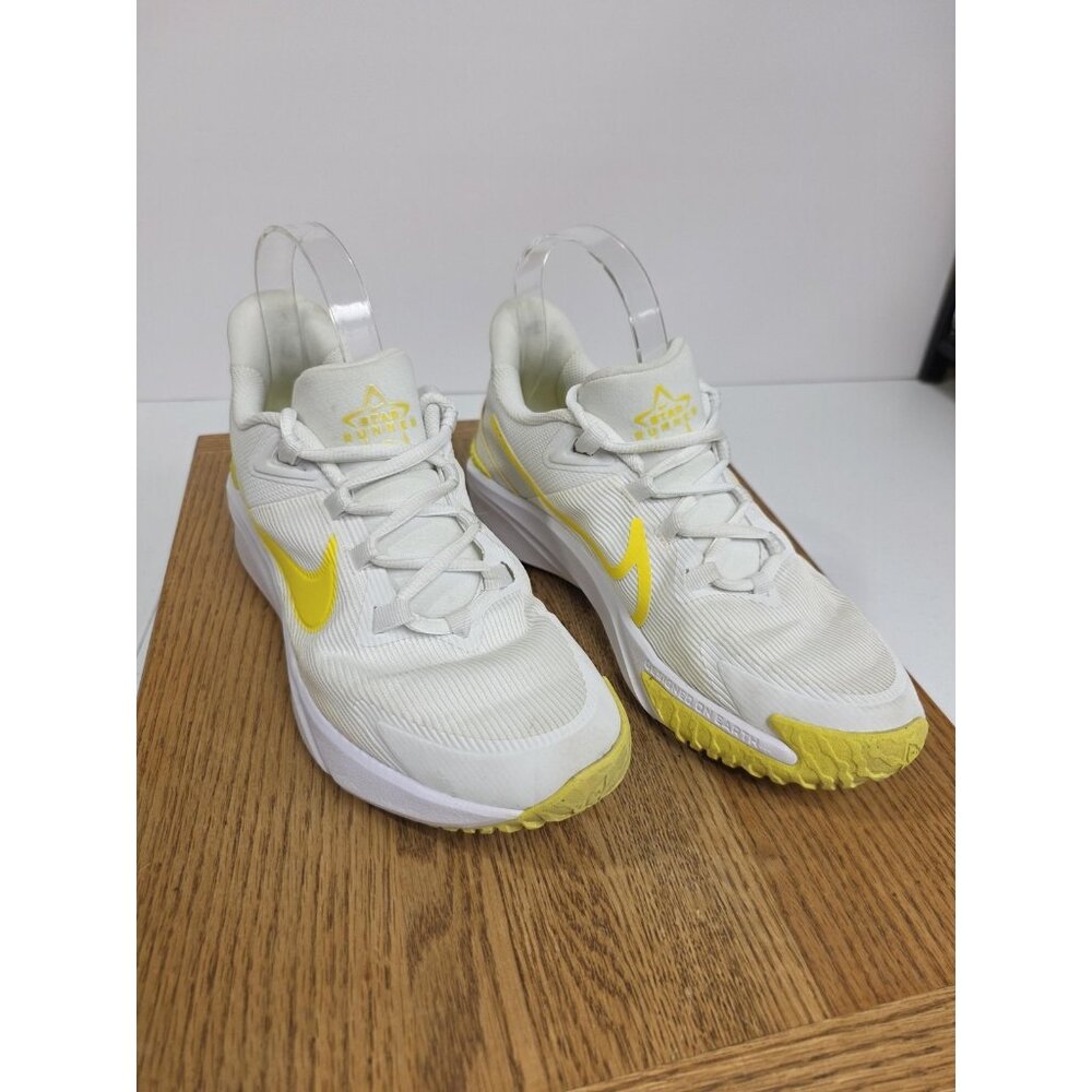 Nike Star Runner 4 Shoes Youth Size 5.5 White Yellow Athletic Running Sneakers